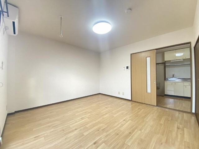 居室・リビング　同物件別室のイメージ画像となります　反転した間取りとなります