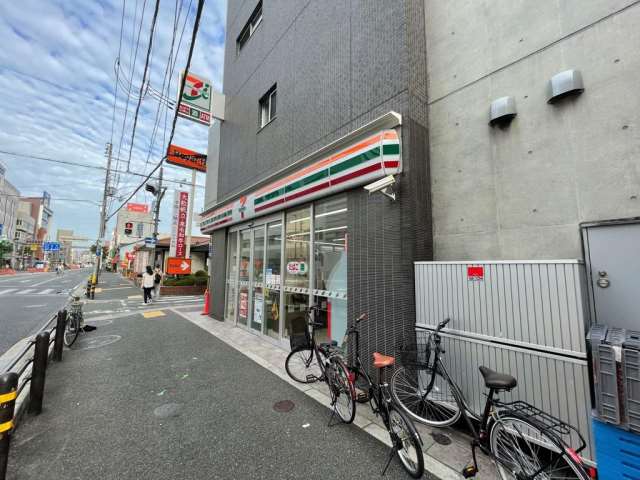 コンビニ　セブンイレブン（コンビニ）まで309m