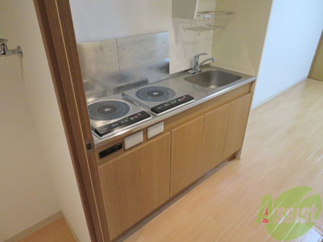 キッチン　キッチンはこちらＩＨコンロが付いてますよー。