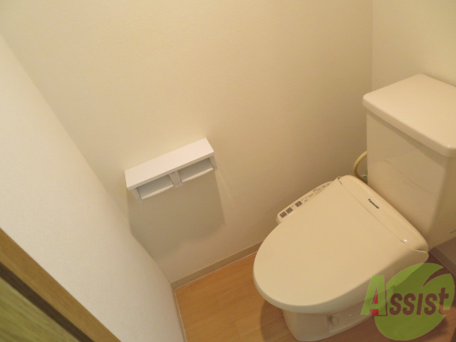 トイレ　トイレはこちらウォシュレット付きですよー。