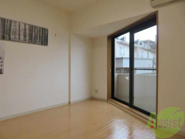 その他部屋・スペース　こちらの洋室は６帖のフローリングのお部屋になりますね