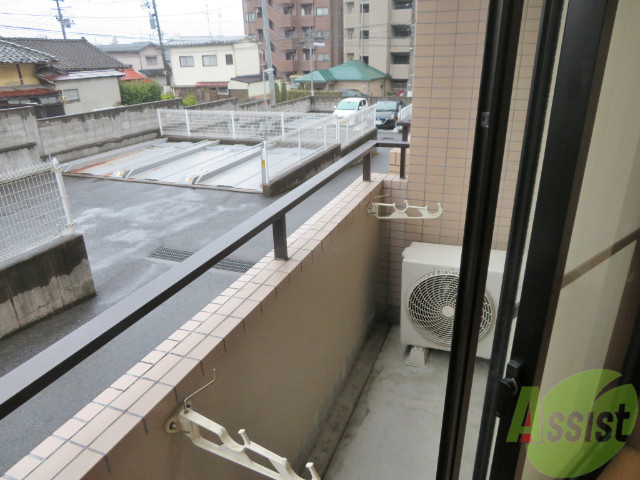 バルコニー　バルコニーが付いて晴れた日は洗濯物が干せますね