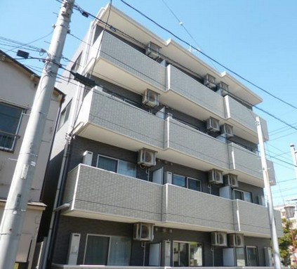 建物外観　川添公園が建物前にございます