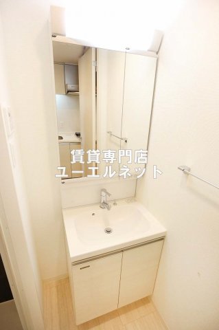 洗面設備　清潔感ある独立洗面台で毎日気持ちよく♪