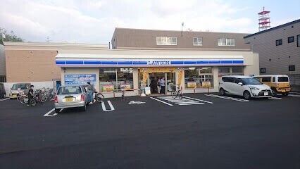 コンビニ　ローソン札幌北34条西八丁目店（コンビニ）まで106m