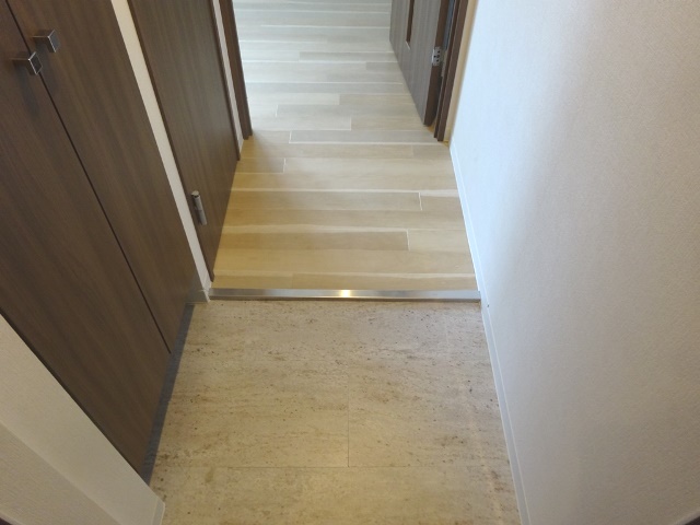 玄関　同タイプの内観です。