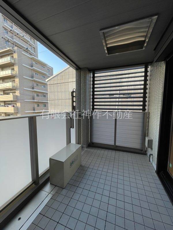 バルコニー　シャッター有り