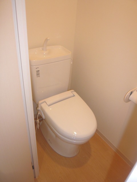 トイレ　別号室の写真です。