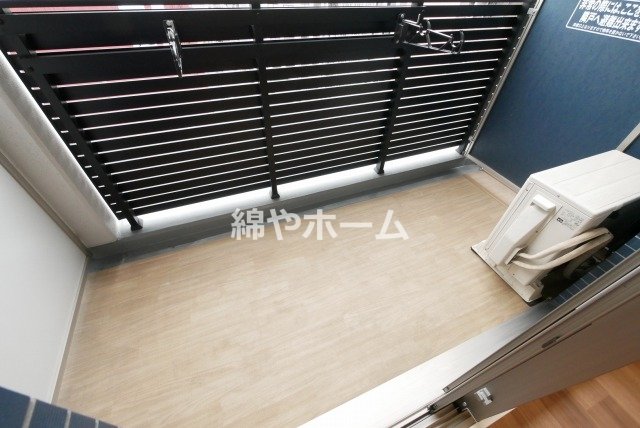 バルコニー　暖かな日差しのふりそそぐバルコニー