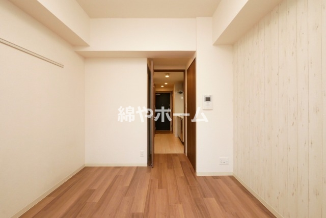 その他部屋・スペース　開放的な寝室です