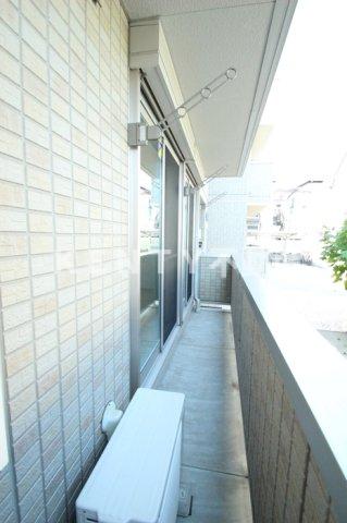 バルコニー　暖かな日差しのふりそそぐバルコニー