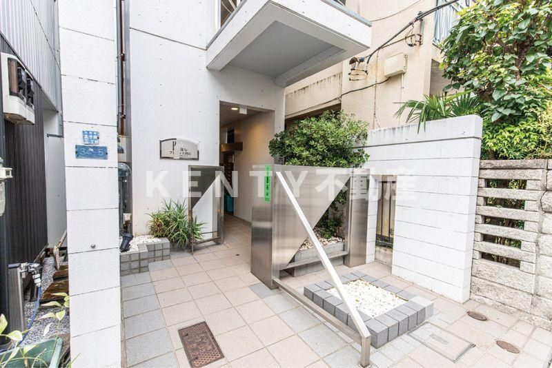 エントランス　落ち着いたエントランスです