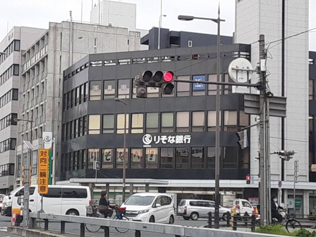 銀行　りそな銀行 守口支店（銀行）まで563m