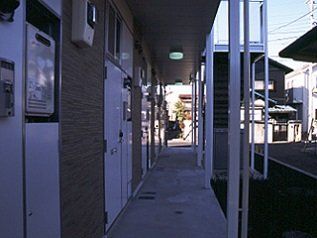 エントランス　設備・仕様は号室により異なる為、現況を優先致します。