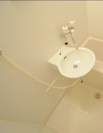 洗面設備　仕様・設備は原状と異なる場合有。現状優先