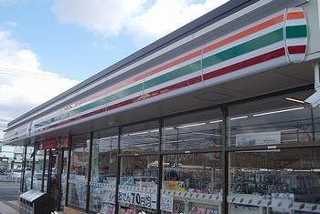 コンビニ　セブンイレブン岡田店（コンビニ）まで650m