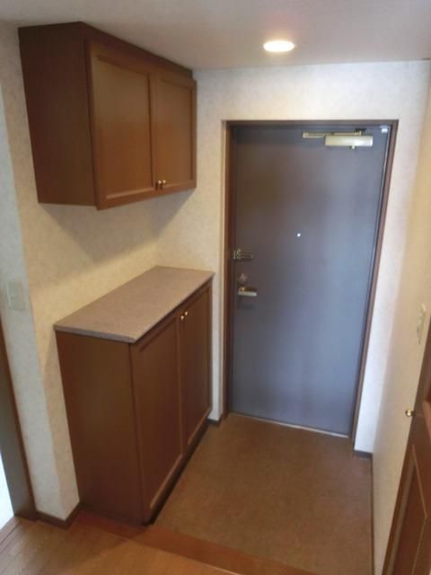 玄関　収納付玄関