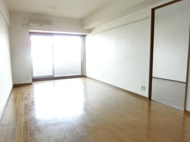 居室・リビング　南向き日当たり良好なお部屋です