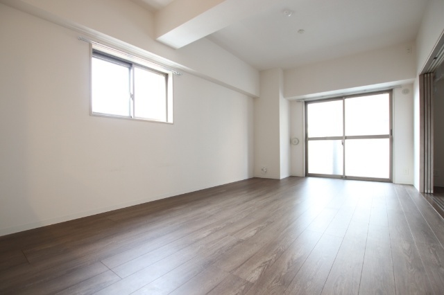 居室・リビング　同タイプ４０２号室