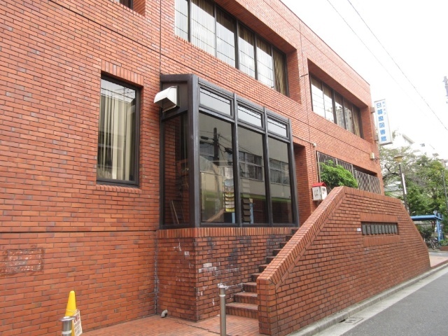 図書館　荒川区立日暮里図書館（図書館）まで630m