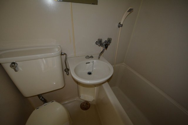 洗面設備　浴室内に洗面台がついています！