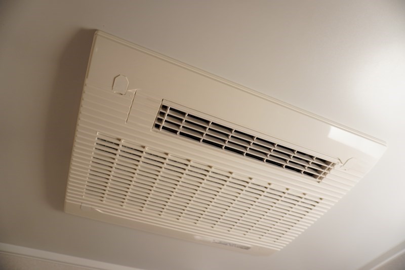 バス・シャワールーム　浴室乾燥機