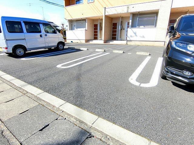 その他　２重白線の駐車スペース