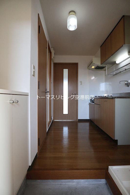 玄関　※別号室の写真です。