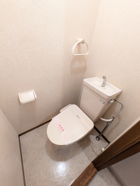 トイレ　★★トイレは嬉しい洗浄機能付き便座です♪★★