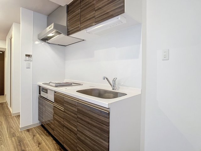 キッチン　掲載写真は同型モデルを掲載しており実際のお部屋と仕様等が異な