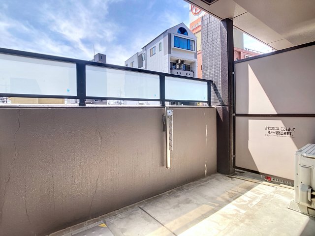 バルコニー　掲載写真は同型モデルを掲載しており実際のお部屋と仕様等が異な