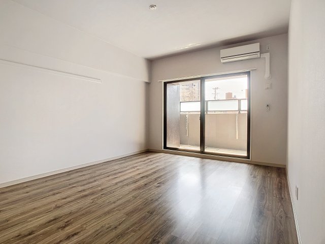 居室・リビング　掲載写真は同型モデルを掲載しており実際のお部屋と仕様等が異な