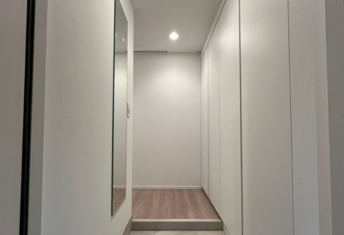 玄関　写真は同タイプ住居です。