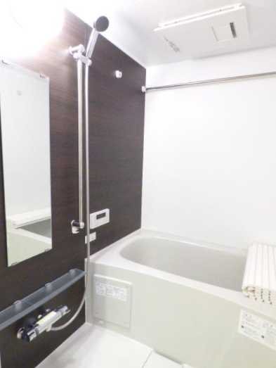 バス・シャワールーム　追い焚き・浴室乾燥機付きのバスルームです！