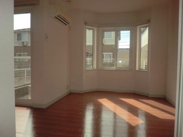 居室・リビング　使いやすい形のリビングですね。