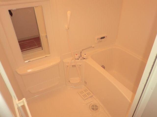 バス・シャワールーム　追炊き、浴室乾燥機付のお風呂です。