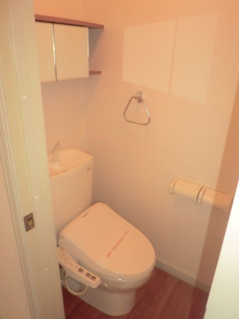 トイレ　温水洗浄便座で毎日快適ですね。