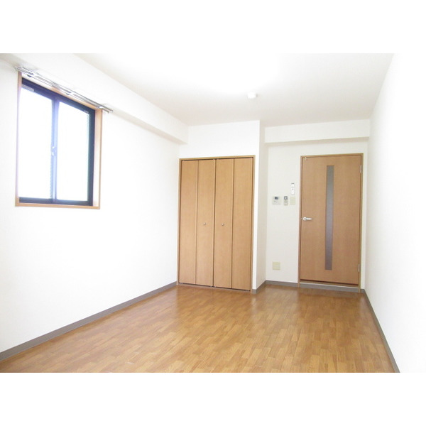 その他部屋・スペース　反対側から　小窓付き