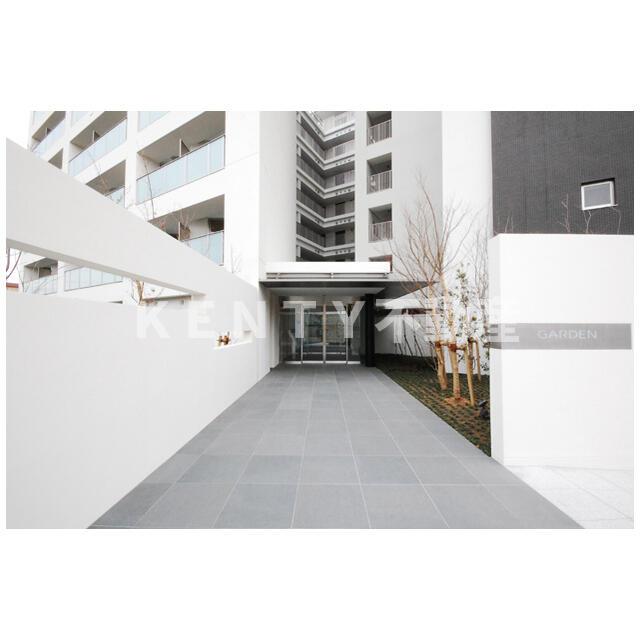 エントランス　落ち着いたエントランスです