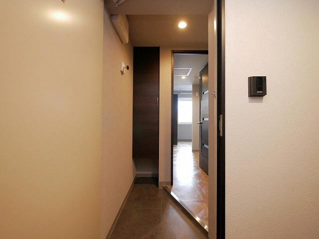 玄関　明るい玄関がお出迎えです☆