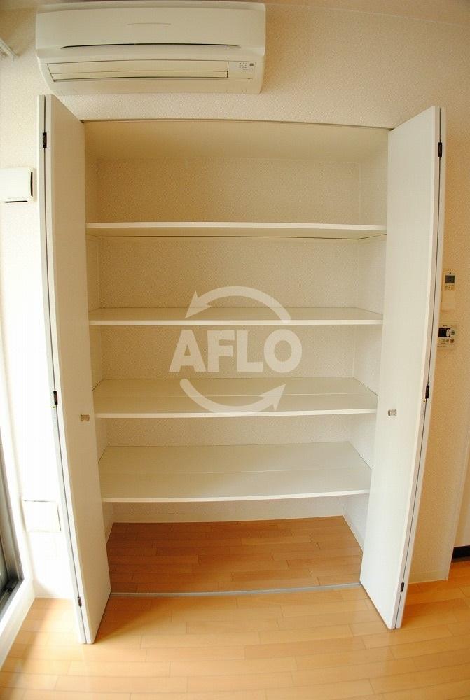 収納　アーデンタワー立売堀　クローゼット