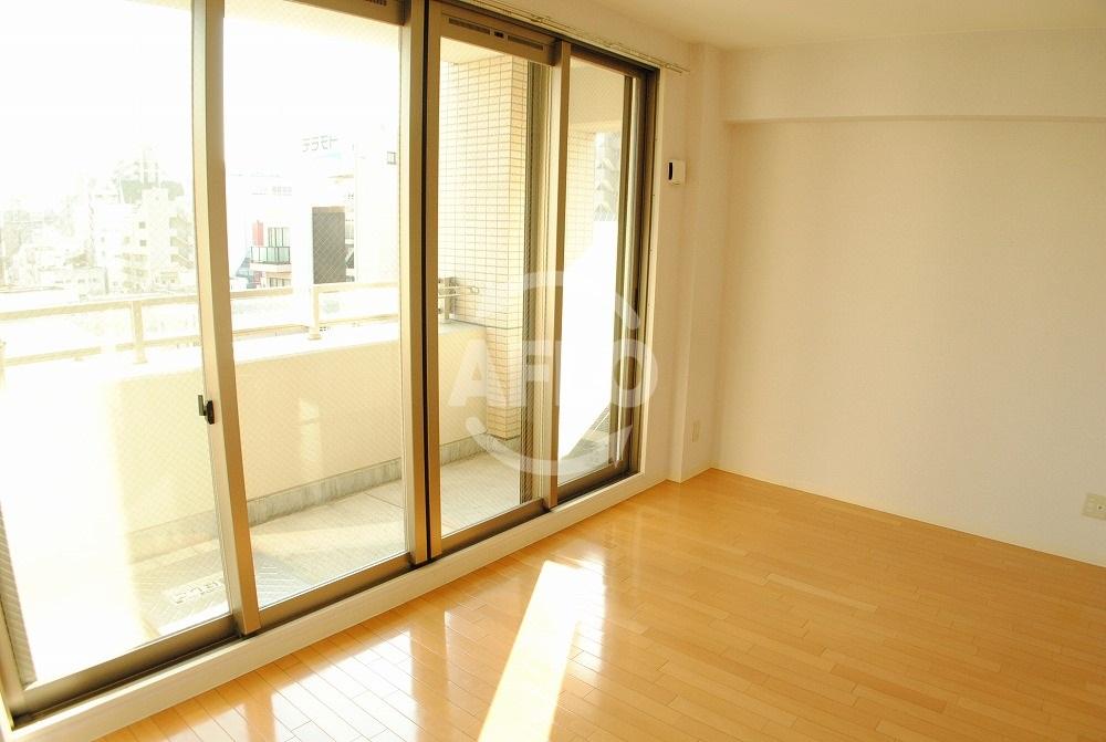 居室・リビング　アーデンタワー立売堀　明るい室内