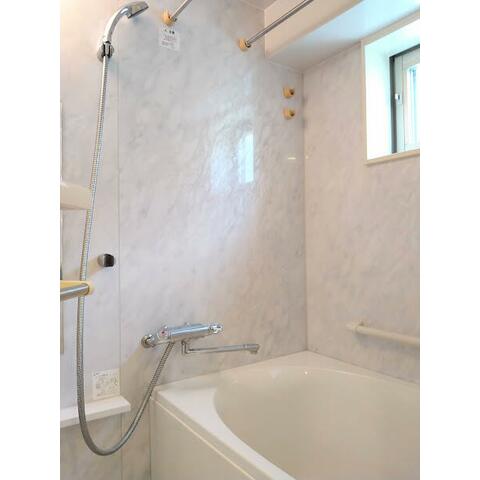 バス・シャワールーム　浴室乾燥機付き♪