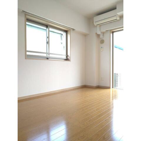 その他部屋・スペース　2面採光の洋室♪