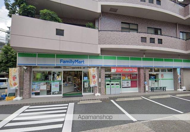 コンビニ　ファミリーマート（コンビニ）まで195m