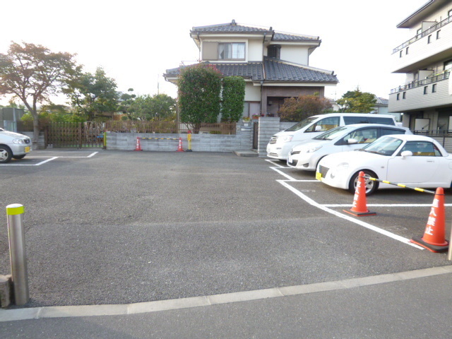 駐車場　★敷地内駐車場★（空き状況・使用料等詳細はご確認下さい）