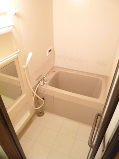 バス・シャワールーム　追い焚き付きのバスルーム