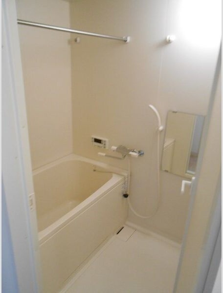 バス・シャワールーム　※写真は同じマンションの違う部屋のものになります。