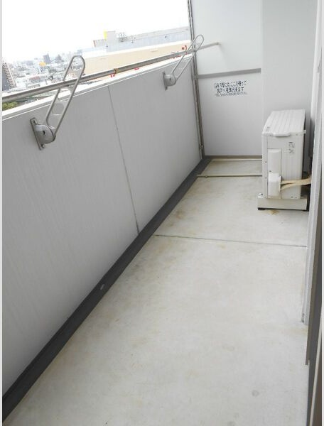 バルコニー　※写真は同じマンションの違う部屋のものになります。