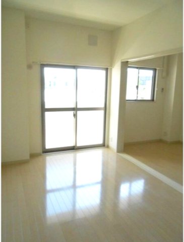 居室・リビング　※写真は同じマンションの違う部屋のものになります。